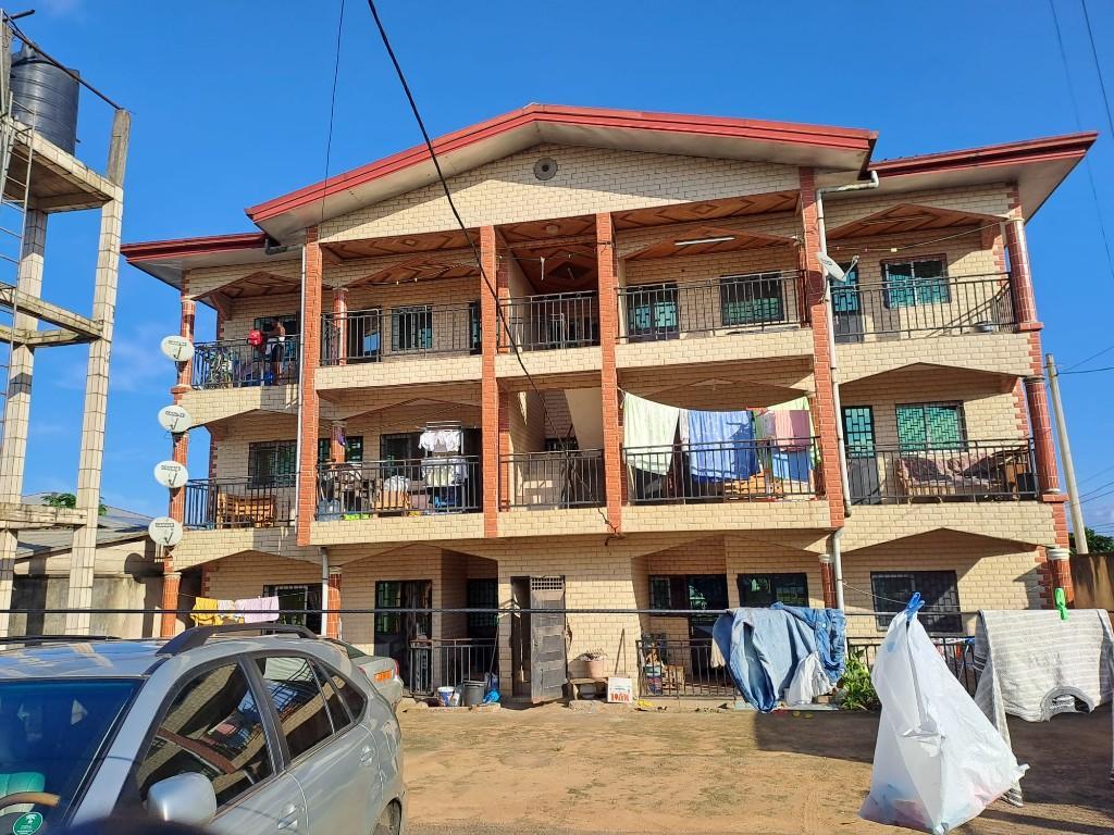 Immeuble R2 à vendre à pk13 à Douala - Photo 1