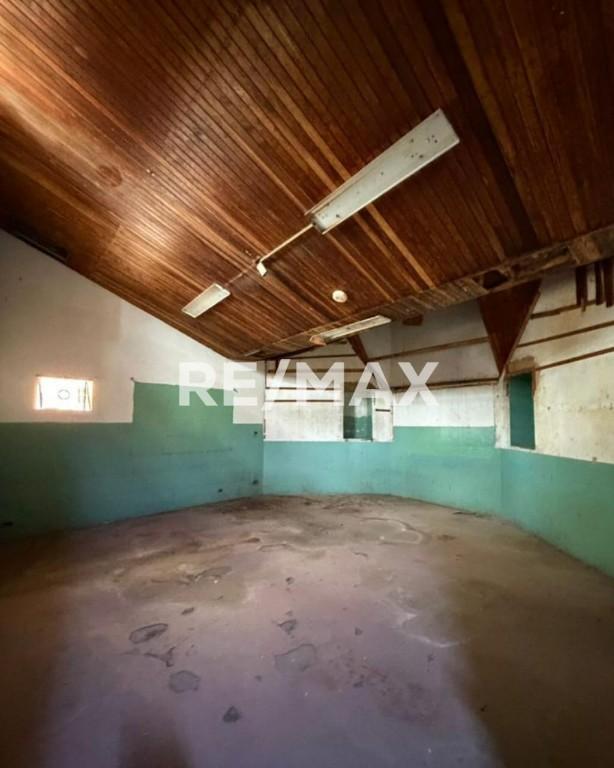 Edificio comercial av. Falcón, Remax Millenium en Venezuela - Imagen 2