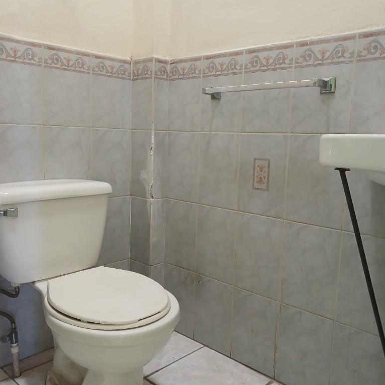 LOCAL COMERCIAL EN RENTA EN SAN CRISTOBAL CON SEGURIDAD en Guatemala - Imagen 2