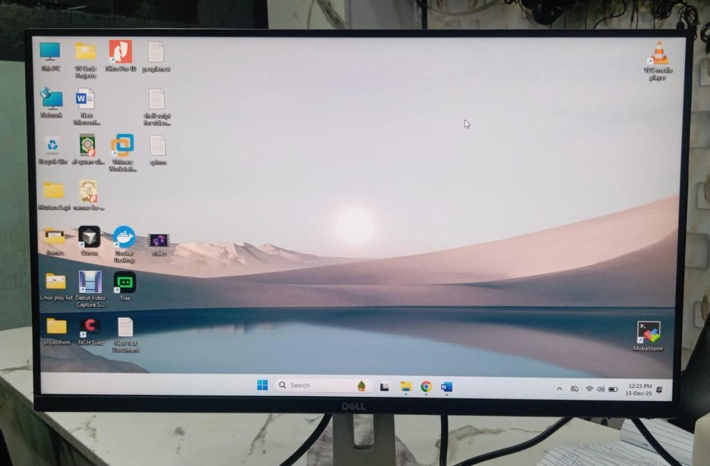 27” 2K Borderless Monitor | Dell P2720D LED Display in Cantonment - Image 2