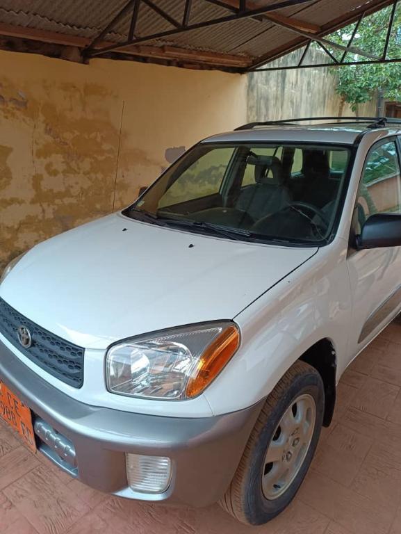 TOYOTA RAV4 INTERMÉDIAIRE au Cameroun - Photo 1