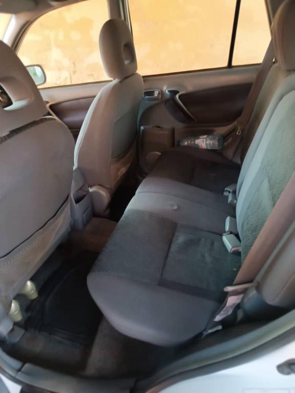 TOYOTA RAV4 INTERMÉDIAIRE au Cameroun - Photo 5
