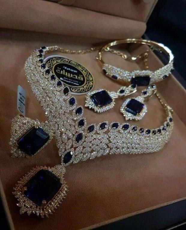 JEWELRIES MODELLING/PICS WITH OUR PRODUCT in Burbank - Image 1