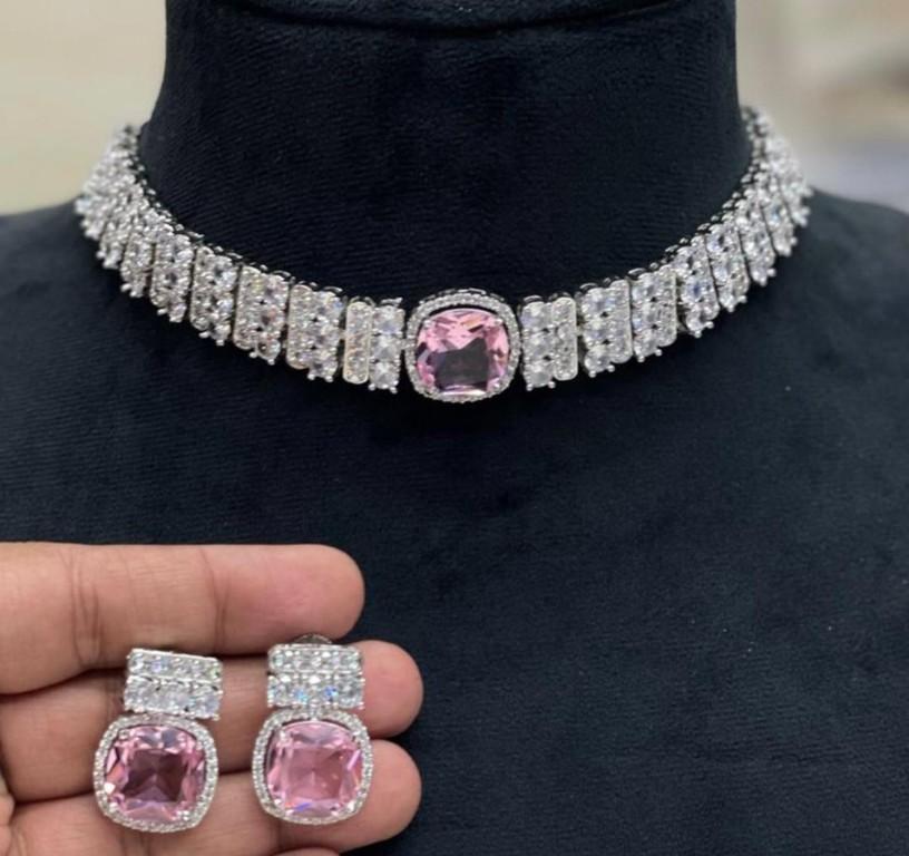 JEWELRIES MODELLING/PICS WITH OUR PRODUCT in Burbank - Image 3