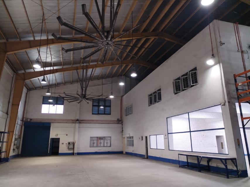 FOR LEASE! WAREHOUSE in Santa Rosa - Image 3