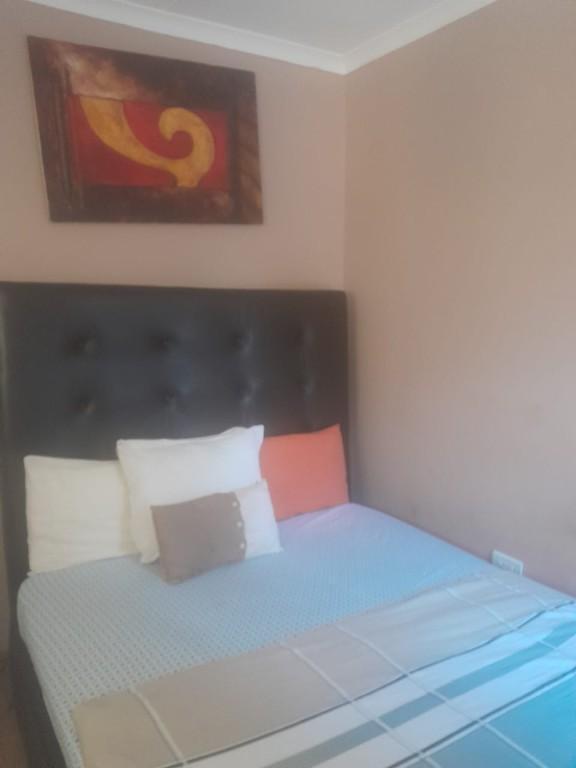 CHEAP HOURLY ACCOMMODATION IN ROODEPOORT in South Africa - Image 9
