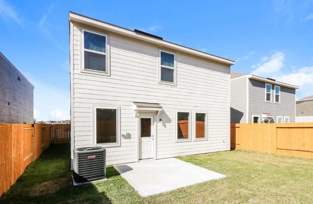 SPACIOUS 4 Bed For Rent in Houston - Image 10