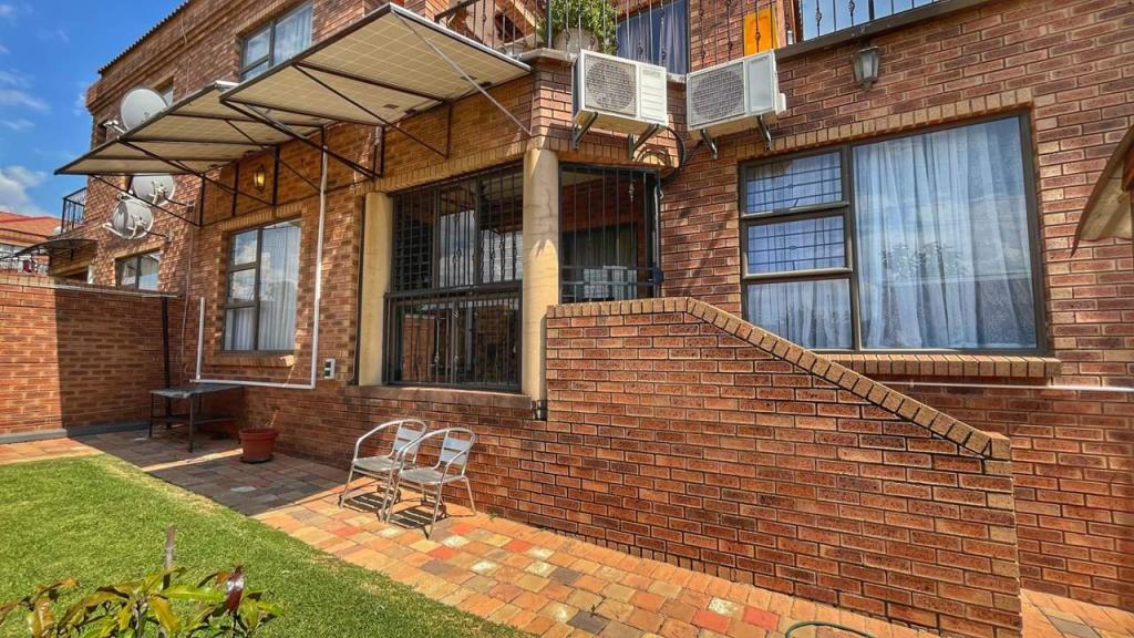 Move-In Ready, Spacious & Secure Two-Bedroom Townhouse – … in Randburg - Image 1