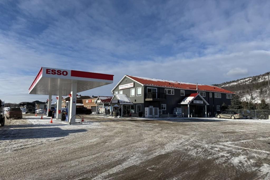 BUSINESS FOR SALE – TURNKEY CONVENIENCE STORE + GAS STATION (QUE in Ottawa - Image 1