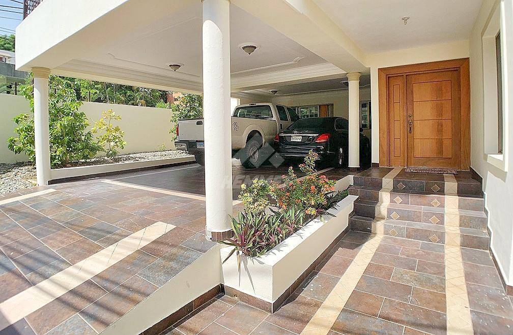CASA CON PISCINA Y PATIO LOS CERROS DE GURABO SANTIAGO en Licey al Medio - Imagen 9