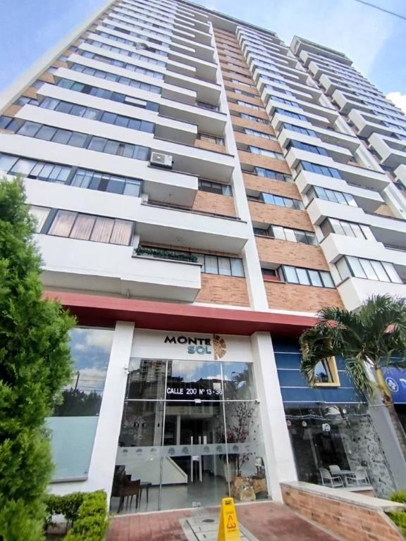 VENTA APARTAMENTO CALLE 200. CONJUNTO MONTESOL en Bucaramanga - Imagen 1