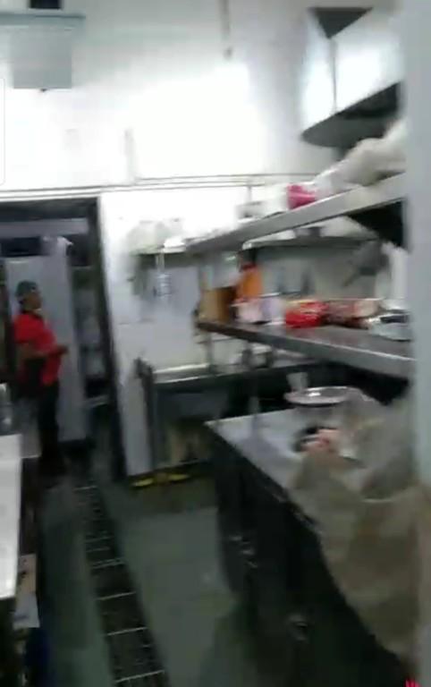 Semi Furnished Commercial Restaurant For Rent at Gariahat in India - Image 3