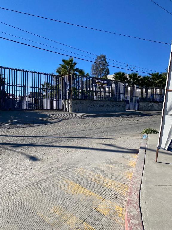 TERRENO EN RENTA PANAMERICANO AVE PRINCIPAL CON CONSTRUCCIONES en Tijuana - Imagen 2