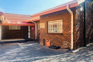 Cottage 2859-ref-220 for Rent in Fleurhof, Roodepoort in Soweto - Image 1