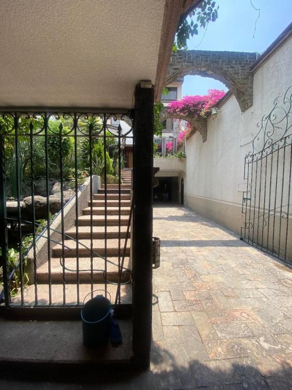 CASA EN RENTA USO COMERCIAL IDEAL NOTARIA en Xochimilco - Imagen 1