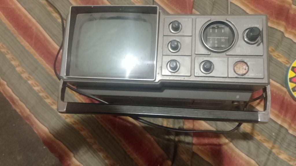 VENDO TELEVISOR Y RADIO PORTÁTIL en La Florida - Imagen 1