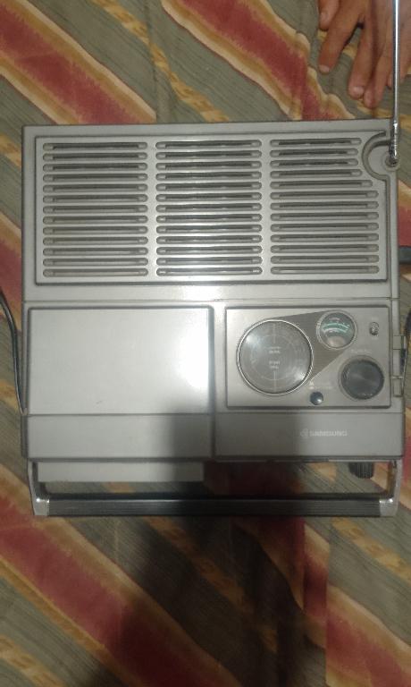 TELEVISOR Y RADIO PORTÁTIL SAMSUNG AÑO 80 en La Florida - Imagen 2