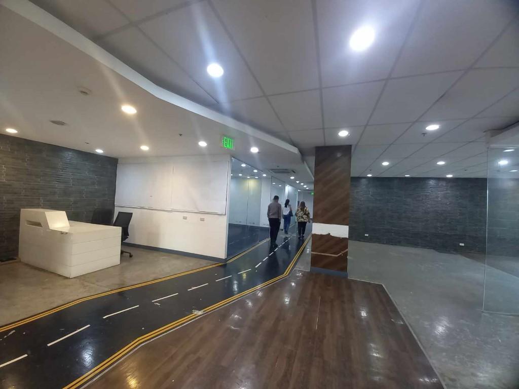 For Rent Lease Office Space Fitted 382 sqm Mandaluyong City in Malabon - Image 1