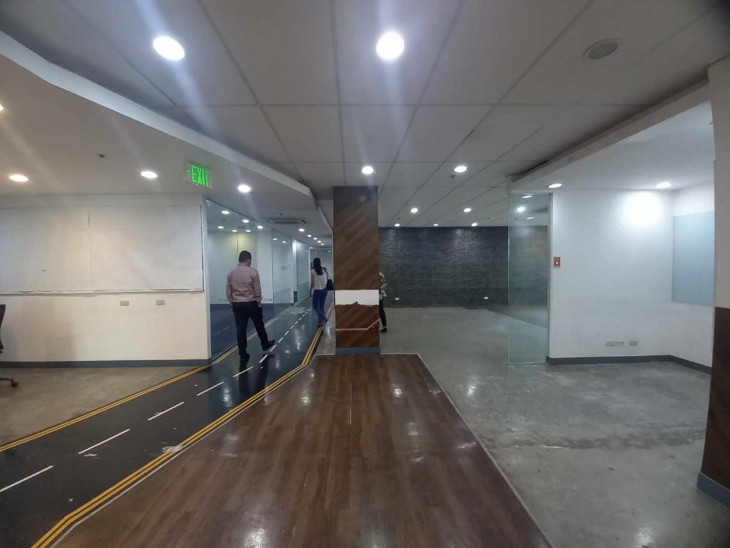 For Rent Lease Office Space Fitted 382 sqm Mandaluyong City in Malabon - Image 2
