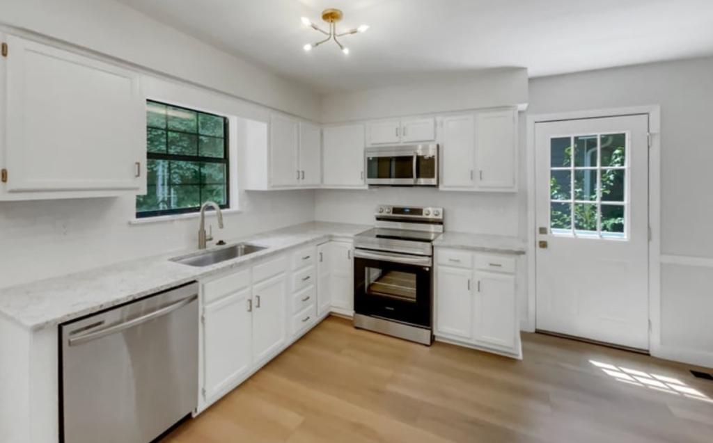 SPACIOUS HOUSE FOR RENT in Raleigh - Image 8