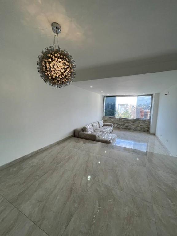 APARTAMENTO - LOS DOS CAMINOS - 117 Mts2 en Venezuela - Imagen 3