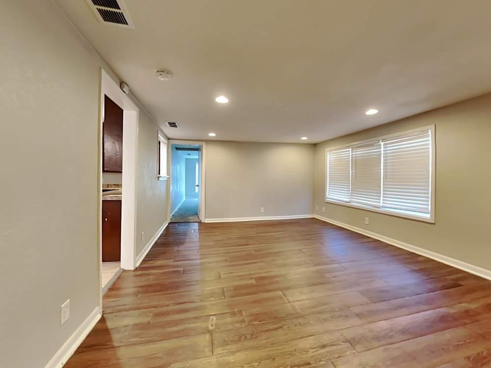 Beautiful Single Family HOME For Rent In Fort Worth, TX in United States - Image 3