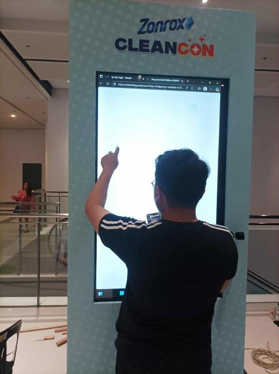 LED TV. Monitor With Floor Stand and Cables in Malabon - Image 9