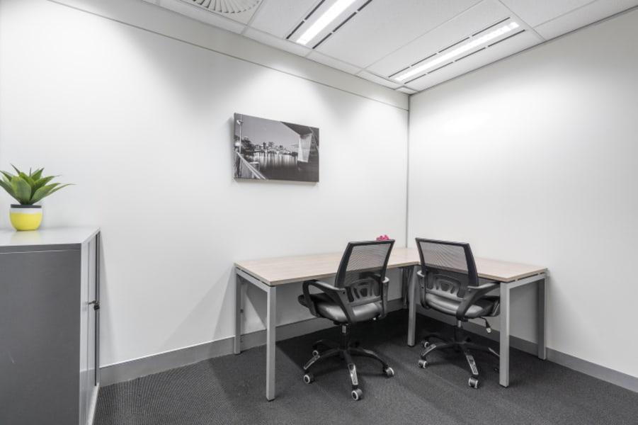 Unlimited office access in Regus Rourke House in Hounslow - Image 1