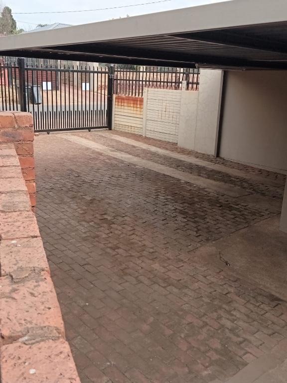 3 Bedroom House to Rent in Pretoria - Image 2