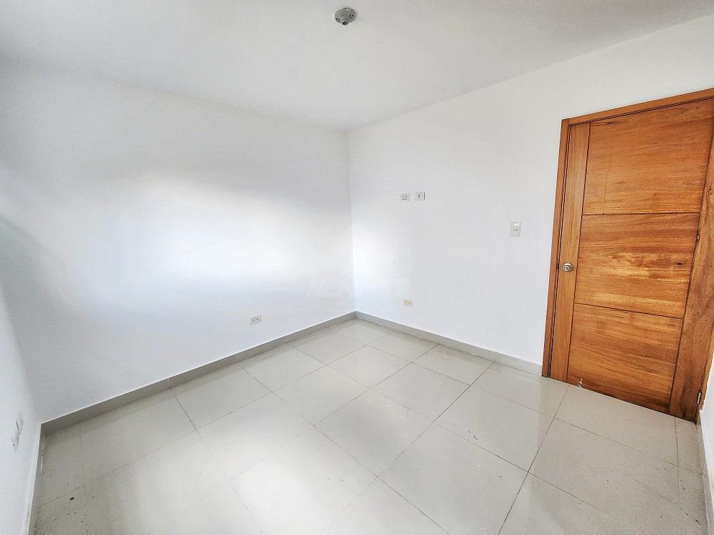 TORRE ASCENSOR Y AREA SOCIAL CON PISCINA LOS RIELES STGO. en Licey al Medio - Imagen 9