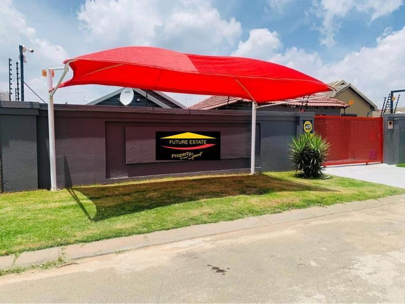House 2859-ref-221 for Rent in Fleurhof, Roodepoort in Soweto - Image 1