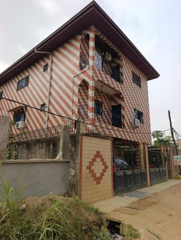 Immeuble à vendre R+2 yassa à Douala - Photo 1
