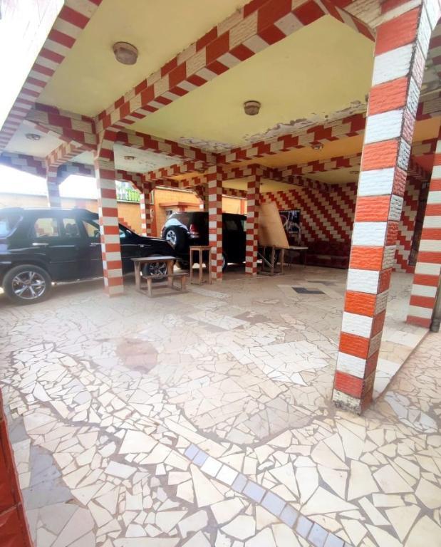 Immeuble à vendre R+2 yassa à Douala - Photo 3