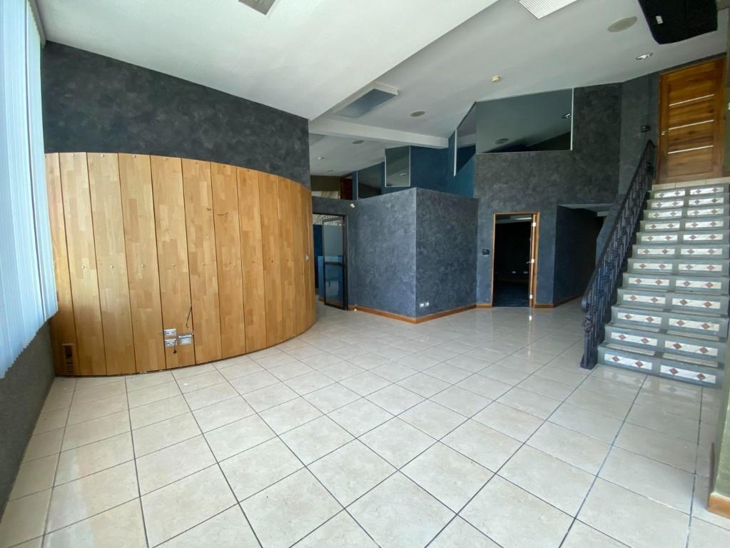 Se vende espacioso local comercial en Uruca Santa Ana 24-578 en Tibás - Imagen 2