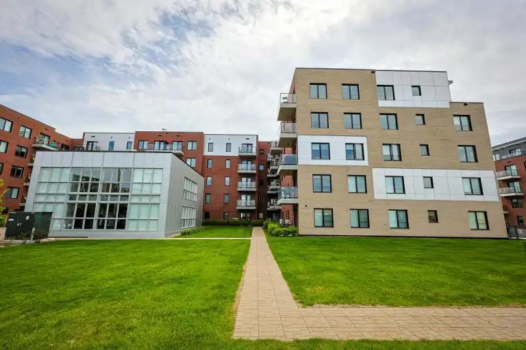 Complexe Celeste in Côte-Saint-Luc - Image 1