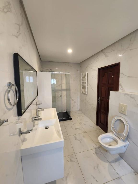 A LOUER DUPLEX DE PIÈCES +PISCINE, RIVIÉRA 3 en Côte d’Ivoire - Photo 8