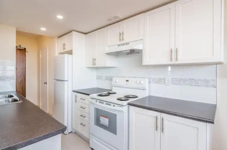 55 Oakmount Rd in Canada - Image 1