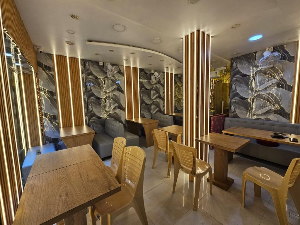 Fully Furnished Commercial Restaurant For Rent At Gariahat in India - Image 2