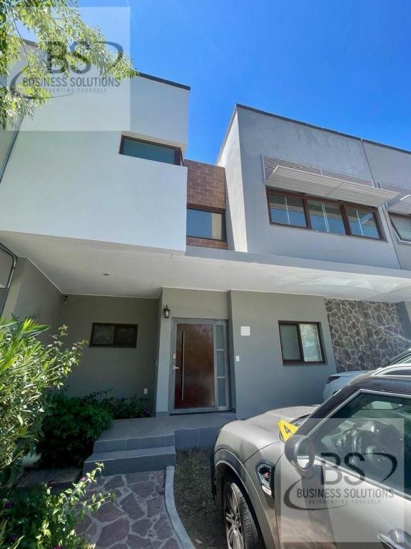 KL/ RENTA CASA EN HERMOSA PRIVADA EN ALTOZANO. AIRE … en Felipe Carrillo Puerto - Imagen 1