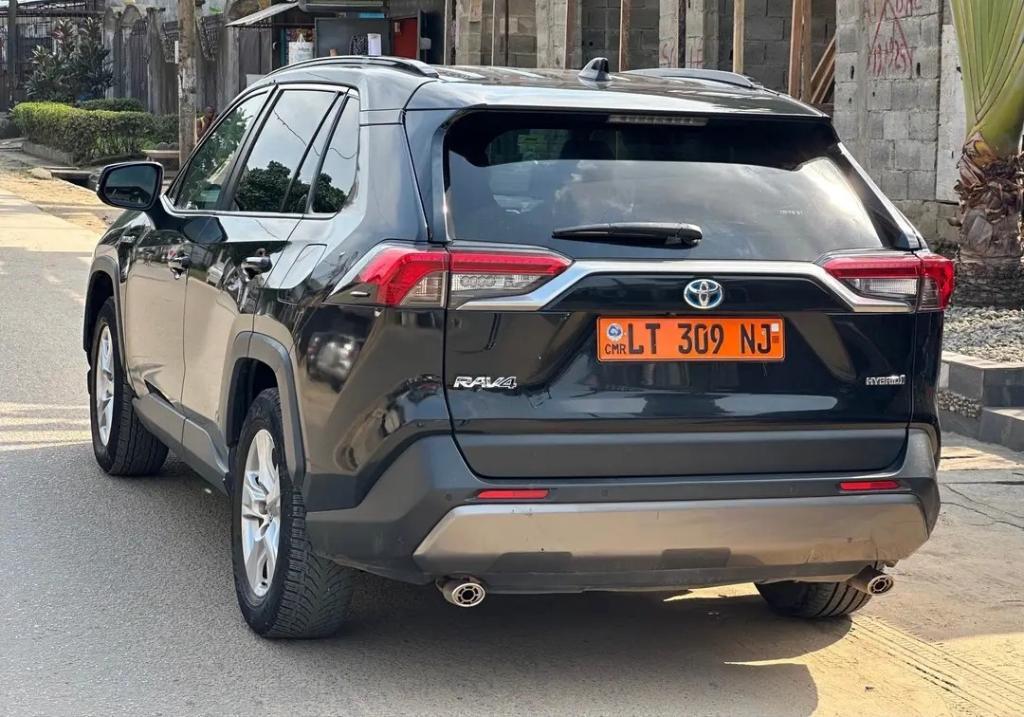 Toyota Rav4 2021 hybride à Douala - Photo 3