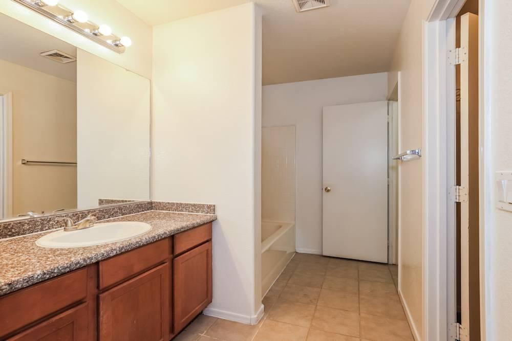 Available 3BED Single Family HOME For Rent in Phoenix, AZ in United States - Image 7
