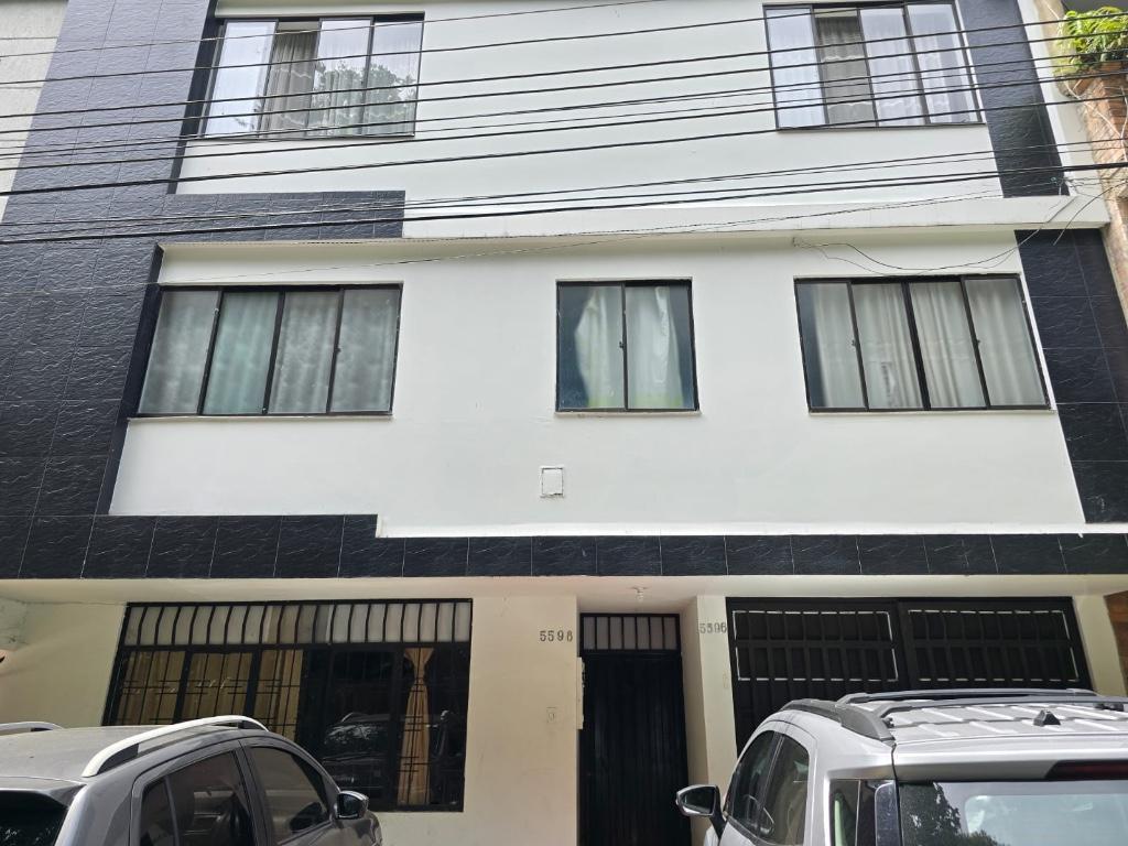 VENTA CASA TERRAZAS . TRES PISOS INDEPENDIENTES CON TRES HABITA en Bucaramanga - Imagen 1