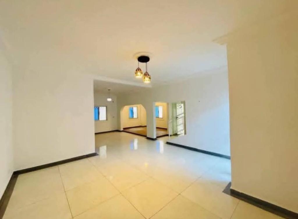 FAYA CITE PRESTIGE DUPLEX 5 PIECES + 2 DEPENDANCES BON STANDING en Côte d’Ivoire - Photo 2