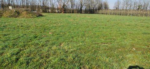 Terrain constructible à Saintes - Photo 1