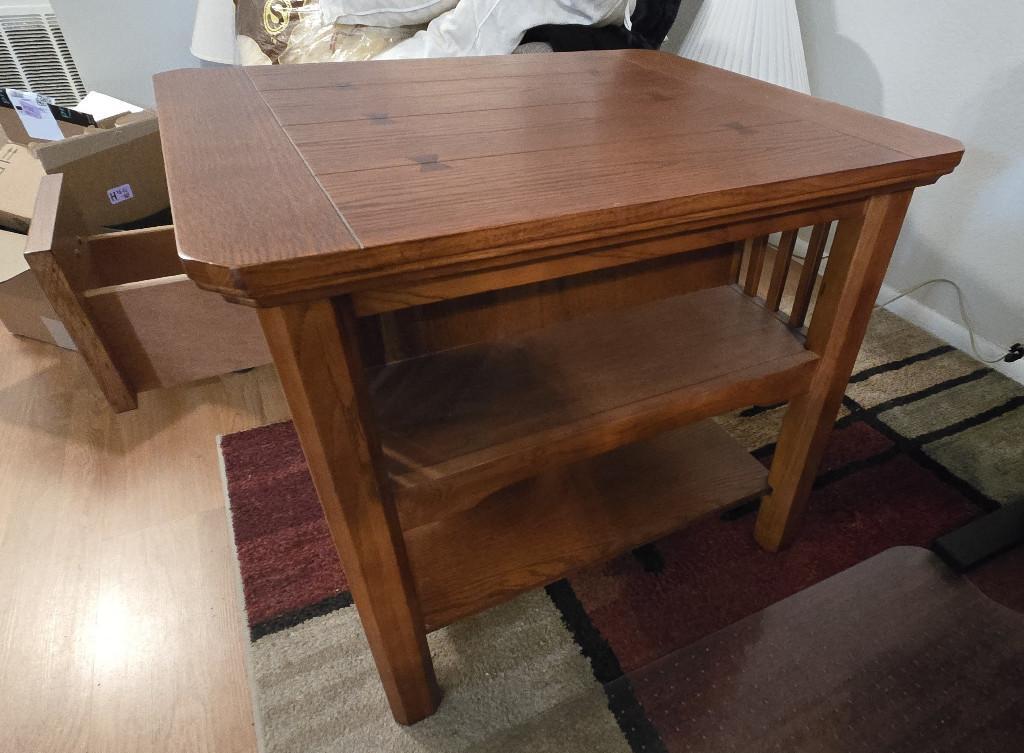 Coffee table and two end tables set in Elk Grove - Image 8
