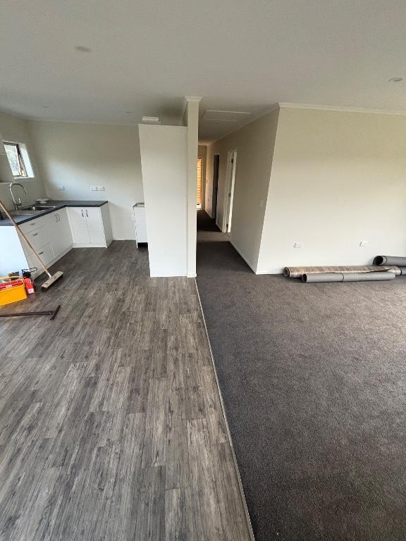 Floor laying wizard in Gisborne - Image 5
