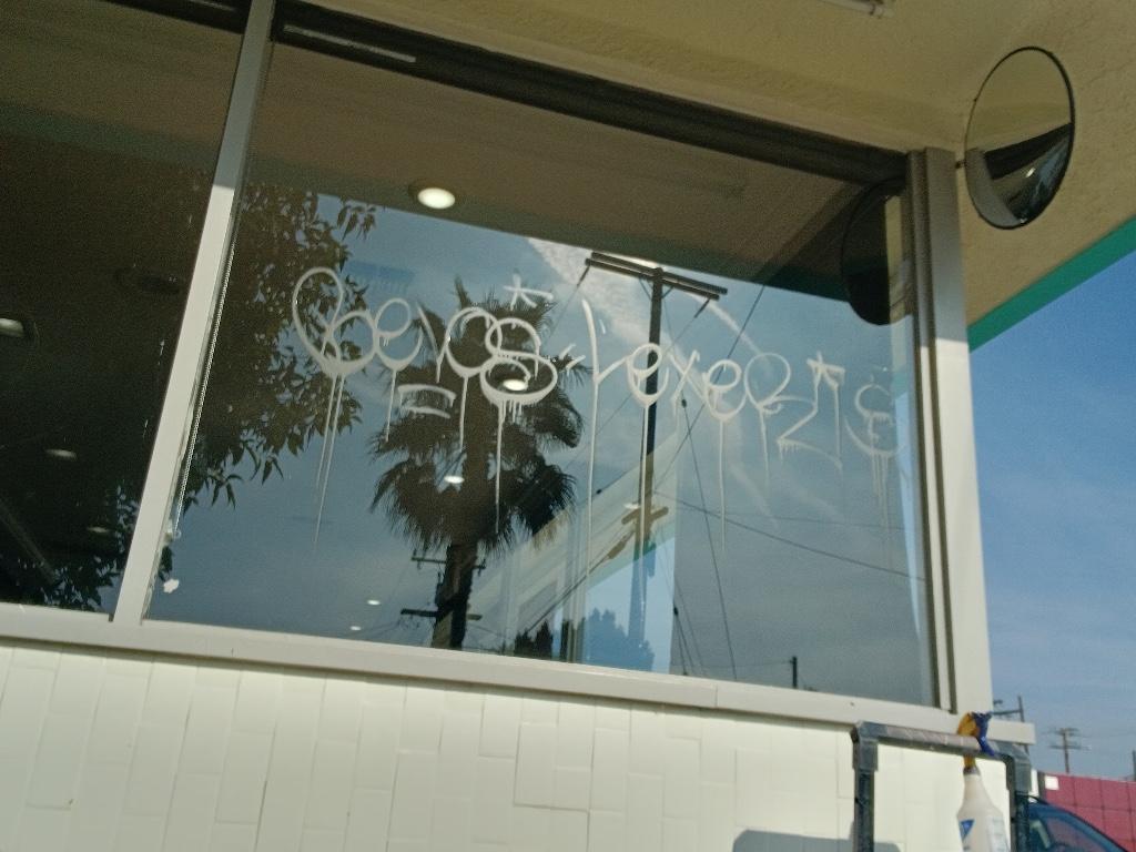 Servicio de limpieza de graffitis en Los Angeles - Imagen 3