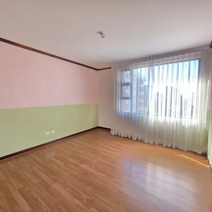 APARTAMENTO EN RENTA O VENTA EN CASTELLAR ZONA 10 en Guatemala - Imagen 3