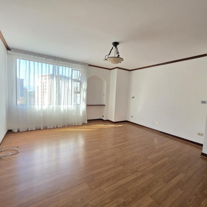 APARTAMENTO EN RENTA O VENTA EN CASTELLAR ZONA 10 en Guatemala - Imagen 7