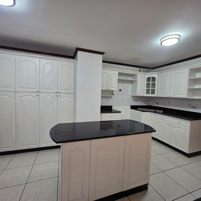 APARTAMENTO EN RENTA O VENTA EN CASTELLAR ZONA 10 en Guatemala - Imagen 9